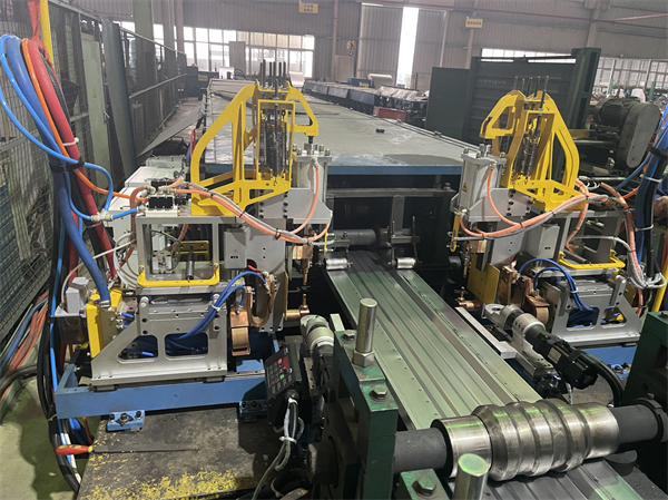 車(chē)廂板自動(dòng)跟蹤點(diǎn)焊機(jī)